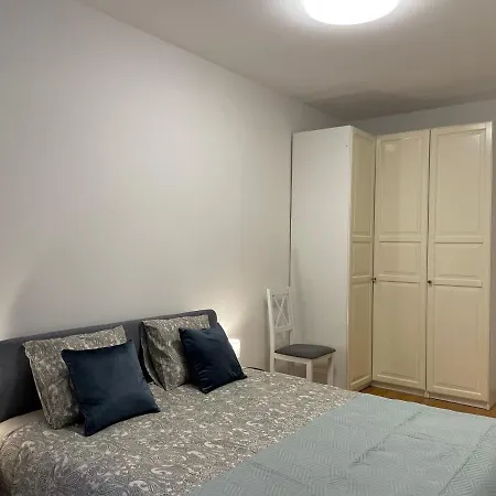 Przy Atrium Okolice Stacji Metra Rondo Onz Warszawa