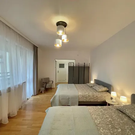 Przy Atrium Okolice Stacji Metra Rondo Onz Warszawa