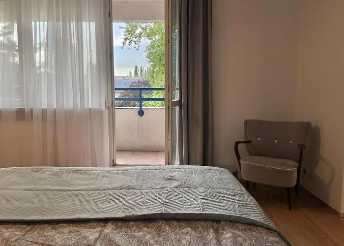 Przy Atrium Okolice Stacji Metra Rondo Onz *