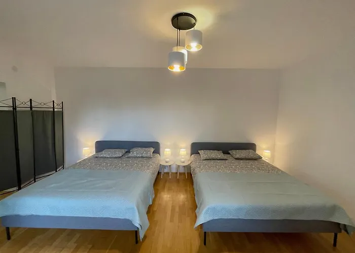 Apartman Przy Atrium Okolice Stacji Metra Rondo Onz